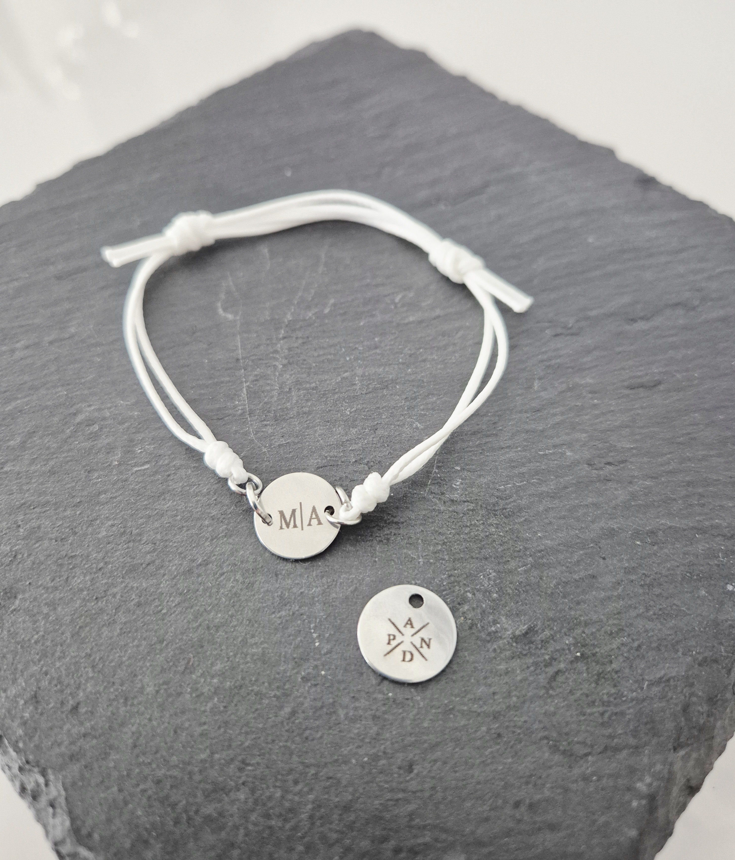 verstellbares Armband mit Anhänger inkl. personalisierter Gravur (2) 